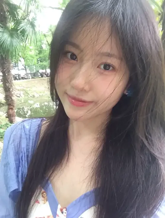 Qwen-Image-2.1 发布:直出透明 PNG,支持最多 10 张参考图,ComfyUI 已原生支持 Qwen-Image-2.1 发布:直出透明 PNG,支持最多 10 张参考图,ComfyUI 已原生支持